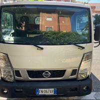 Autocarro NT400 nissan