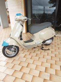 Piaggio Vespa 310 beige