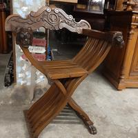 poltrona Savonarola vintage  con leoni