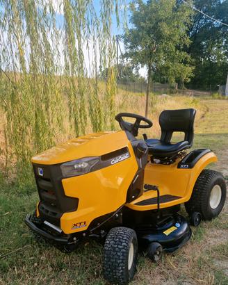 Trattorino tagliaerba XT1 64 ORE PARI AL NUOVO