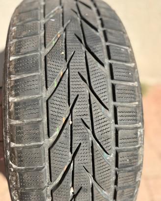 Gomme Invernali Toyo 215 50 R18