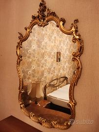 Specchio d'epoca con cornice dorata