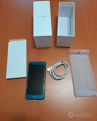 HONOR 8 con proteggi schermo in vetro temperato.