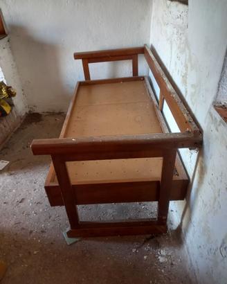 Divano in legno