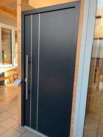 PORTONCINO D’INGRESSO CON FERRAMENTA DI SICUREZZA