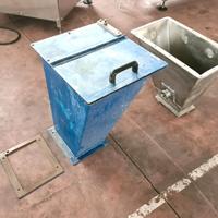 2 tramogge per alimentari usate