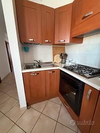 Cucina angolare completa di elettrodomestici