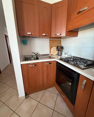 Cucina angolare completa di elettrodomestici