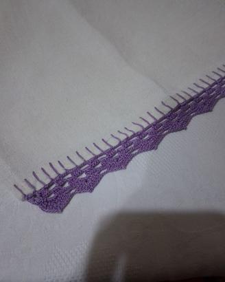 Merletto a uncinetto fatto a mano