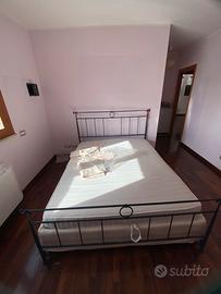 Letto contrnitore matrimoniale con materasso