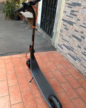 Monopattino elettrico Ninebot 