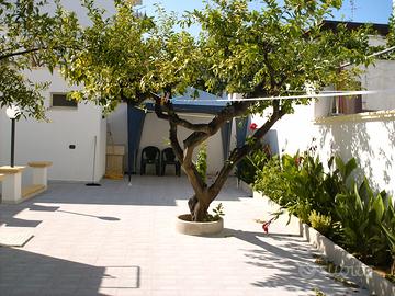 Gallipoli(Lido Conchiglie)piano terra con giardino