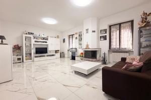 CASA SEMINDIPENDENTE A UBOLDO