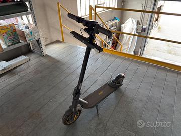 Monopattino elettrico Segway Ninebot Max G30