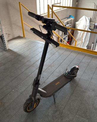 Monopattino elettrico Segway Ninebot Max G30