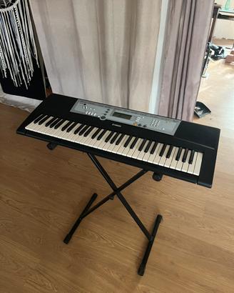 pianola YAMAHA YPT-200