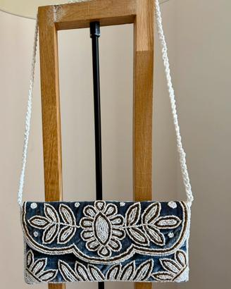 Pochette da sera in velluto e perline