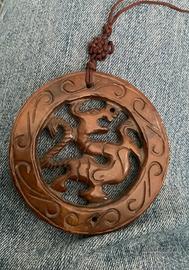 Ciondolo giada intarsiata medaglione