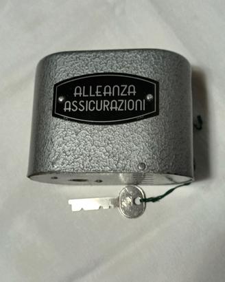 Salvadanaio Alleanza Assicurazioni con chiave