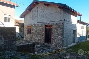 Rustico con orto e cortile
