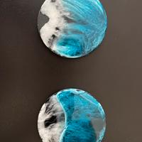 Sottobicchieri in pietra decorati con resina