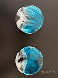 Sottobicchieri in pietra decorati con resina