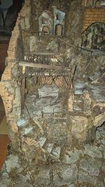 Struttura per presepe artigianale con borgo in roc