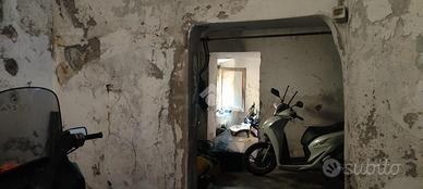 MAGAZZINO A GENOVA