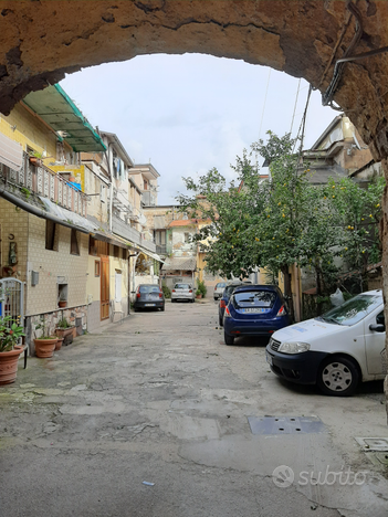 Acerra centro, ampio monolocale, investimento