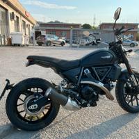Ducati icon dark 800