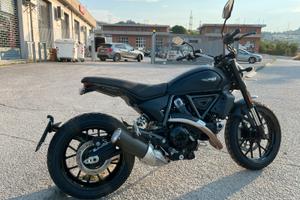 Ducati icon dark 800