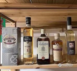 Bottiglie grappa whisky