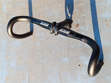 Manubrio ed attacco manubrio bici da corsa