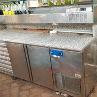 banco pizza in marmo frigorifero. Tavola per pizza