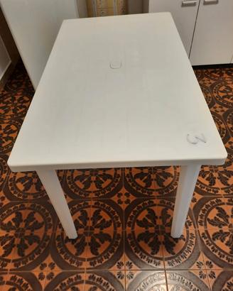 Tavolo bianco da esterno