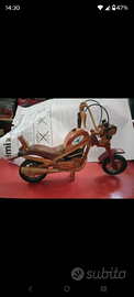 Motocicletta di legno