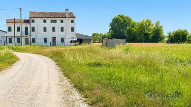 Casa indipendente di 400 m² con 5 locali e posto a