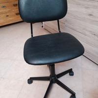 Sedia a rotelle per ufficio in similpelle regolabi