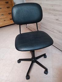 Sedia a rotelle per ufficio in similpelle regolabi