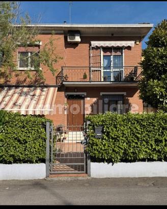 Porzione di villa bifamiliare
