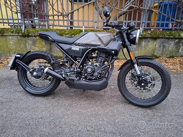 Brixton Crossfire 125 MOTORE A LIQUIDO