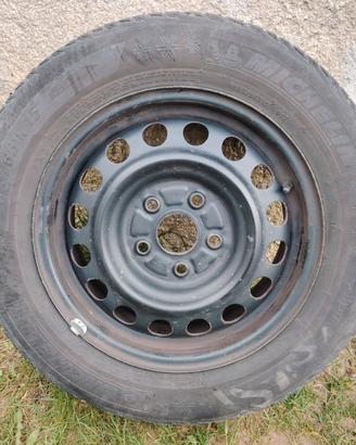 Cerchi in ferro 195/65R15 con copricerchio