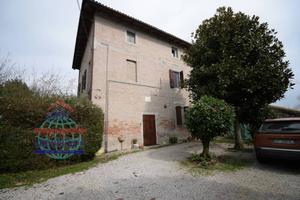 Villa di 340 m² con più di 5 locali e posto auto a