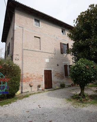 Villa di 340 m² con più di 5 locali e posto auto a
