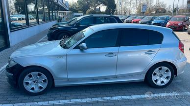 Vendita BMW serie 1 grigio chiaro 5 porte