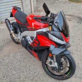aprilia tuono v4