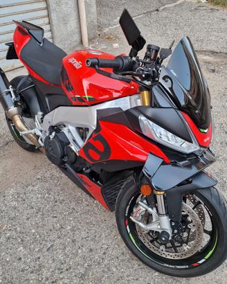 aprilia tuono v4