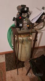 pompa  irroratrice con motore a benzina