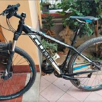 Bici MTB 29" Cube alluminio Shimano Deore