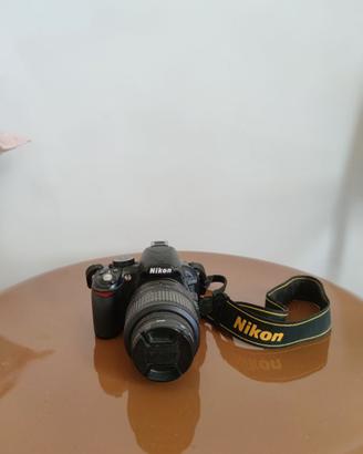 Nikon D3100 + obiettivo 18-55mm